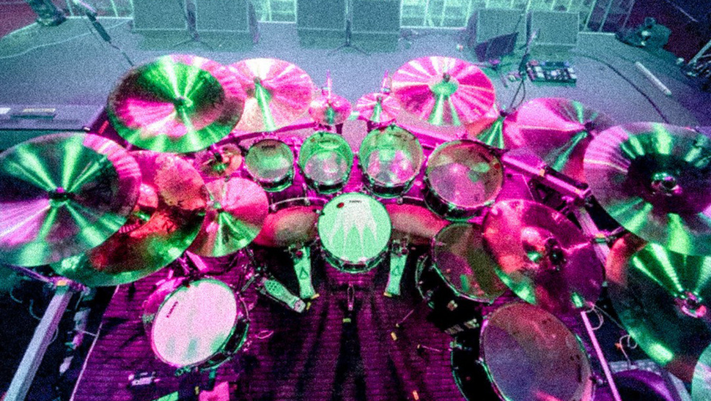 george-kollias-kit-1_1.jpg